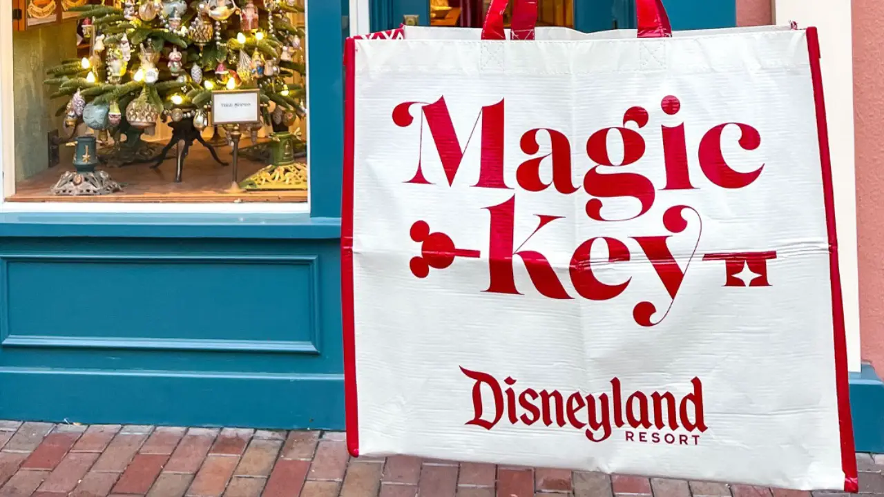 Magic Key Holiday Tote Distribution Times Changed at Disney California Adventure