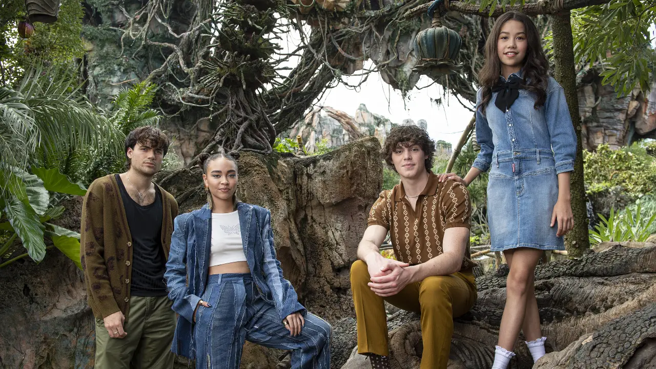 Cast of “Avatar: The Way of Water” Visits Pandora: The World of Avatar at Disney’s Animal Kingdom