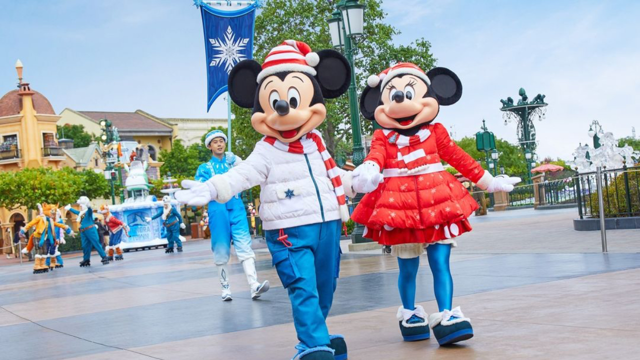 Shanghai Disneyland Shows Off New Disney Winter Frostival Cavalcade