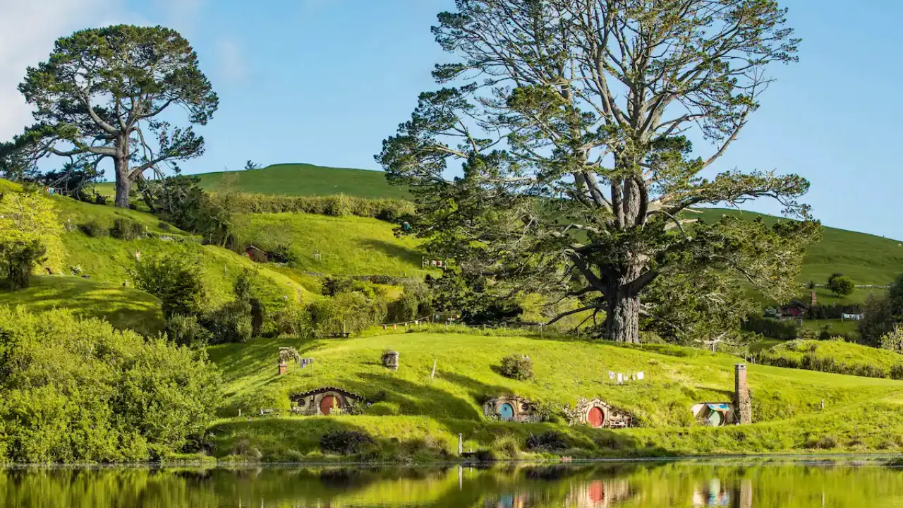 A Unique Airbnb Listing Offers Fans of The Lord of the Rings to Stay in Hobbiton