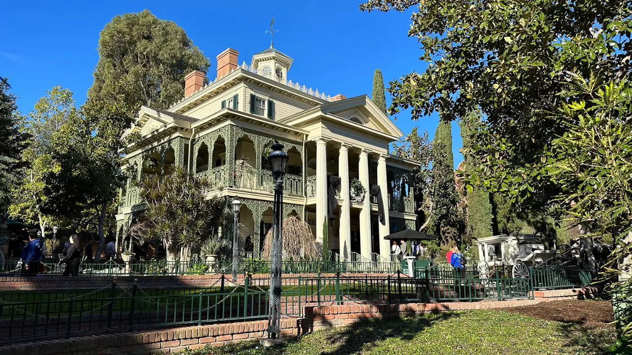 haunted mansion disneyland inside