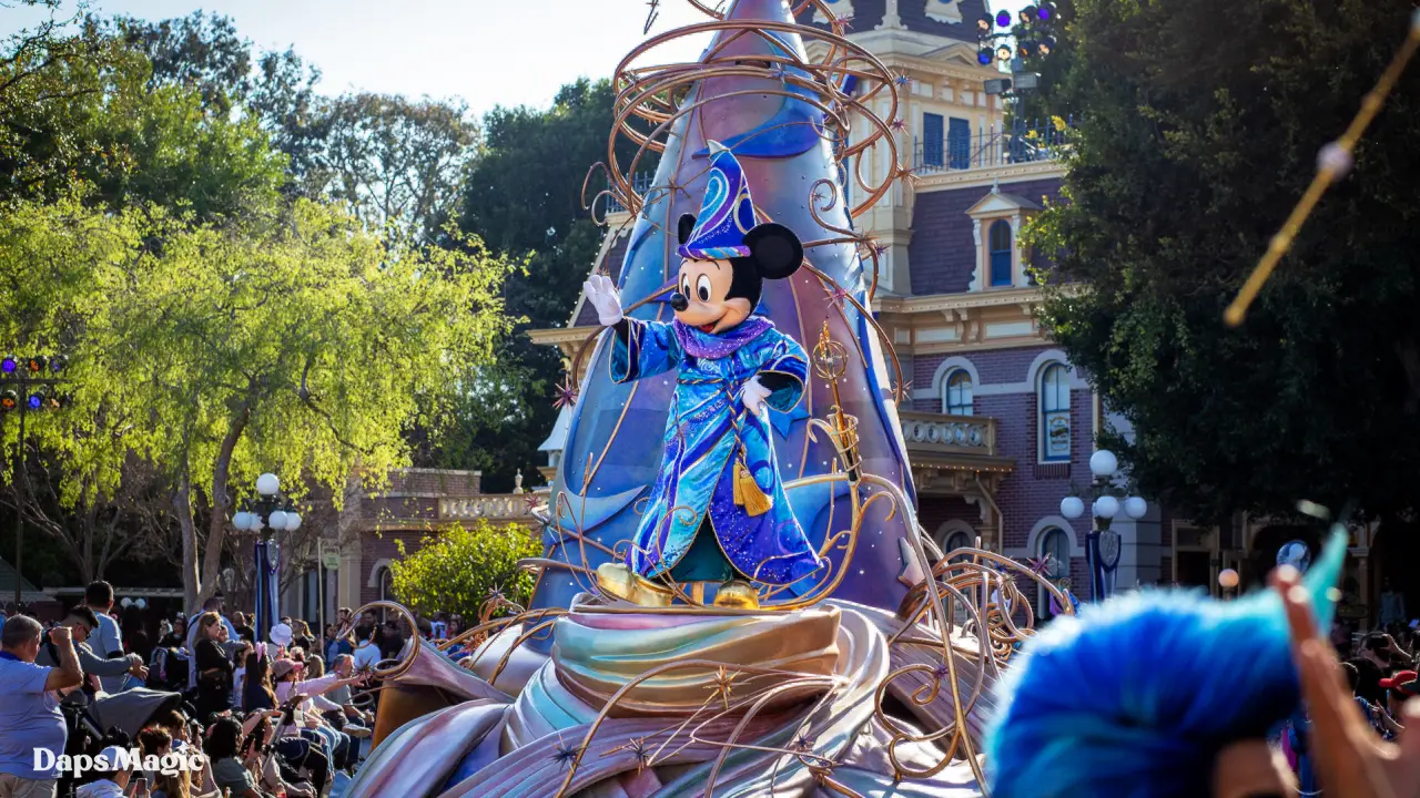 Pictorial: Magic Happens Parade on a Sunny Afternoon