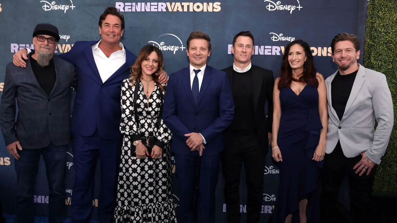 Pictorial: Jeremy Renner Walks Red Carpet for Premiere of ‘Rennervations’