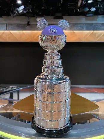 Pictures: NHL Stanley Cup in Downtown Disney - The Geek's Blog