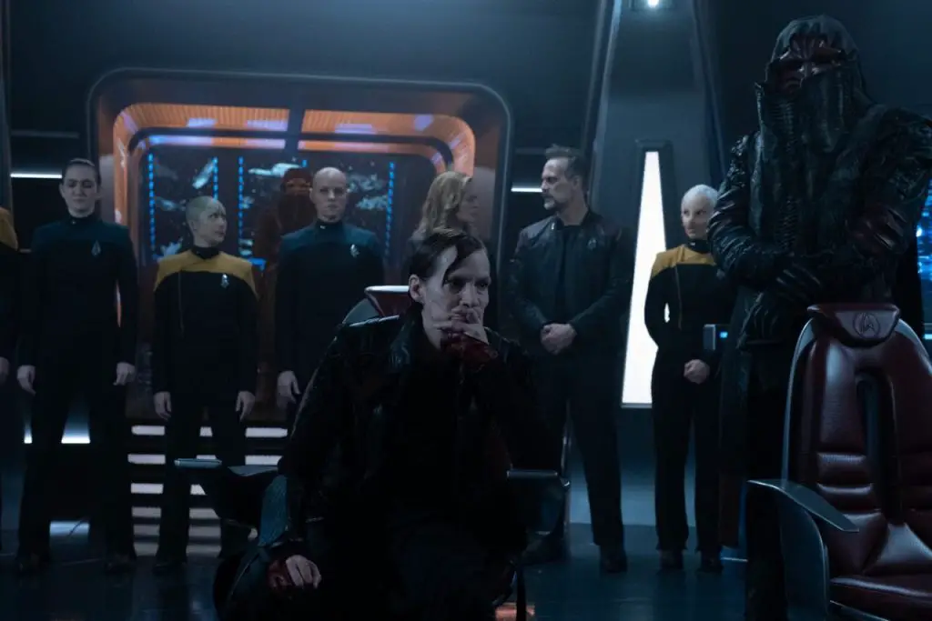 Amanda Plummer as Vadic, Jin Maley as Kova Rin Esmar, Stephanie Czajkowski as Lt. T’Veen, Jeri Ryan as Seven of Nine, Todd Stashwick as Captain Liam Shaw