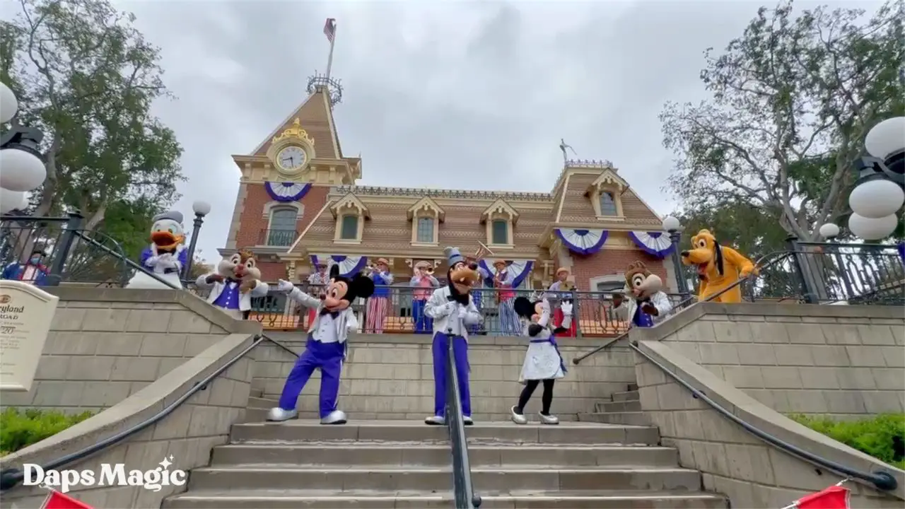 Goofy’s Birthday is Celebrated with an Impromptu Moment at Disneyland