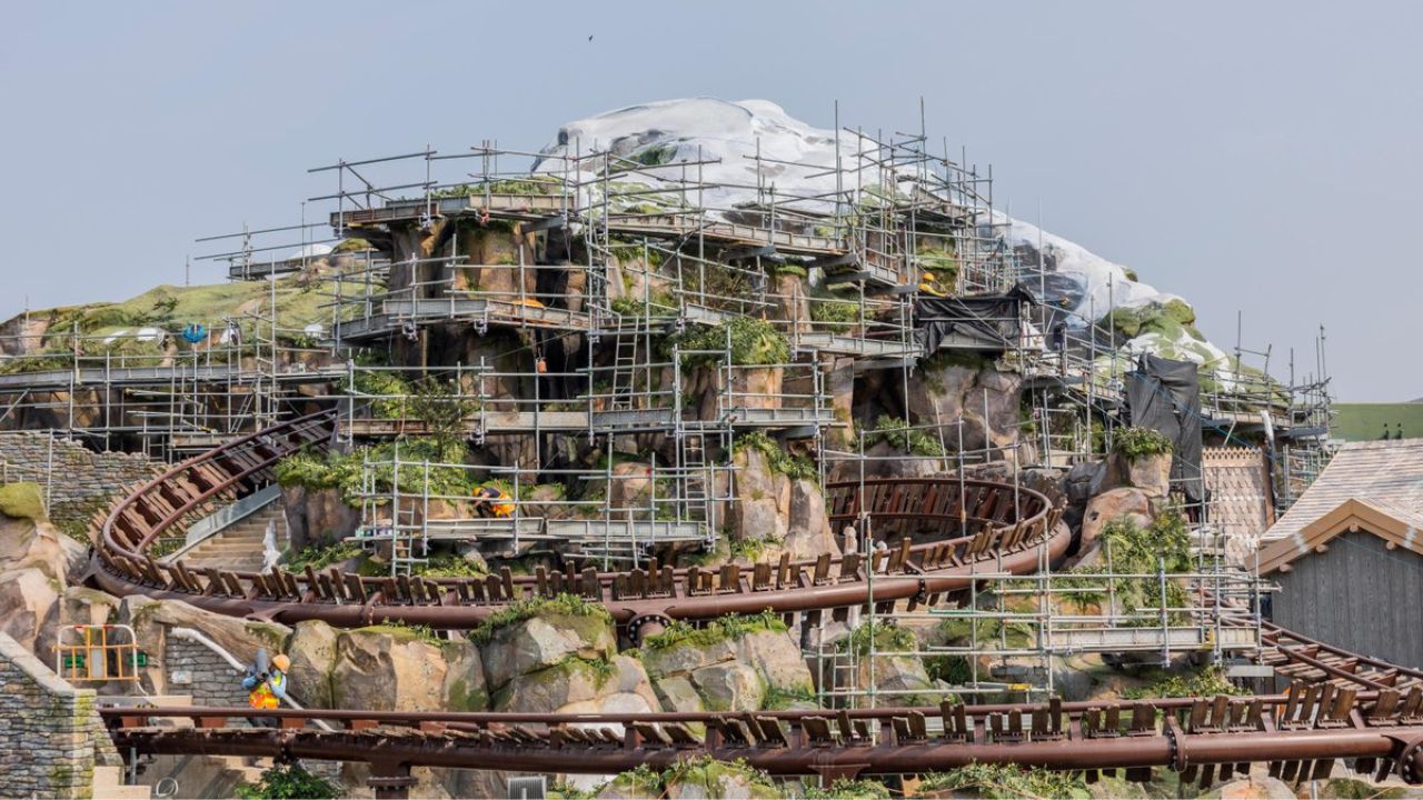 First Look Revealed of Hong Kong Disneyland’s Wandering Oaken’s Sliding Sleighs