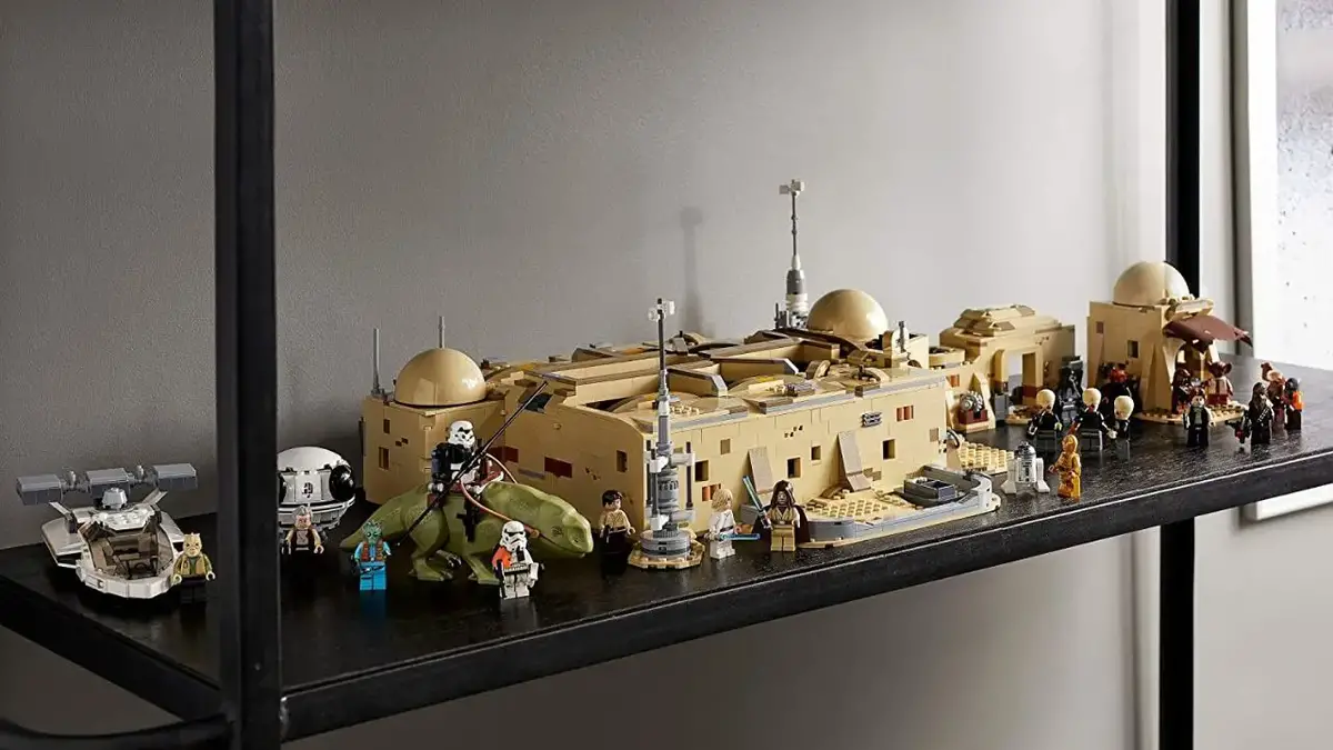 Periodisk matematiker Tilbagebetale LEGO Star Wars: A New Hope Mos Eisley Cantina Available for Order