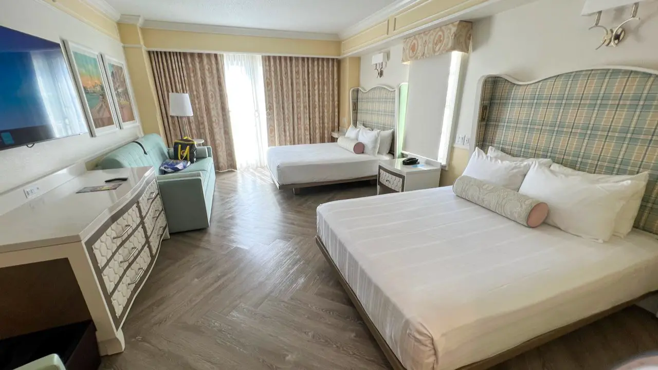 Photos Video Tour Of Disney S Boardwalk Inn Room And Concierge
