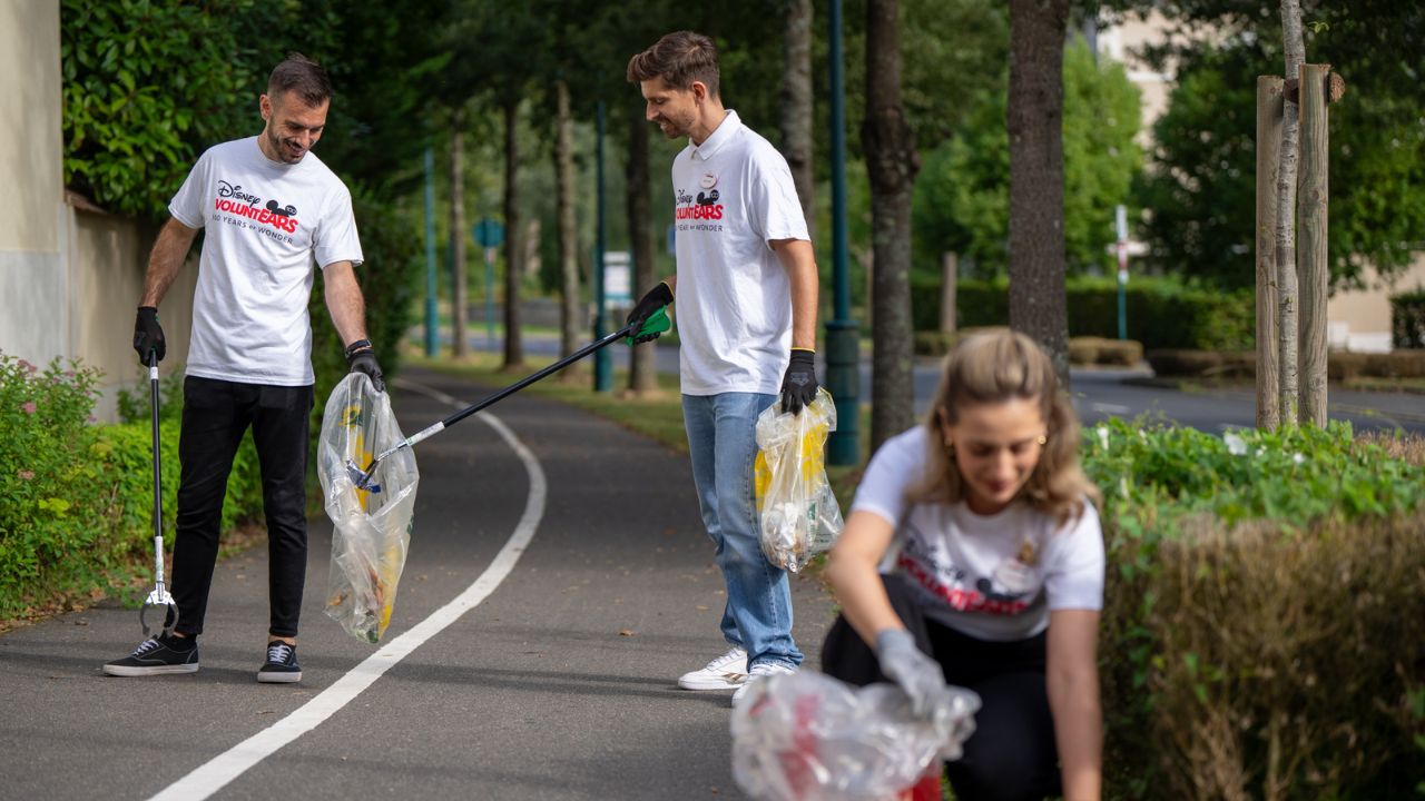 Disneyland Paris Participates in World Clean-up Day