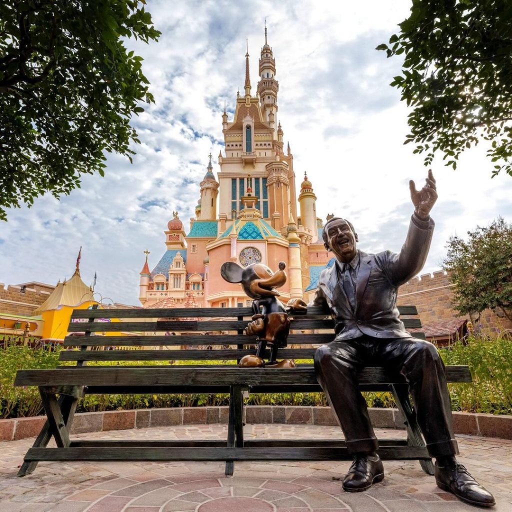 Dream Makers Statue - Hong Kong Disneyland