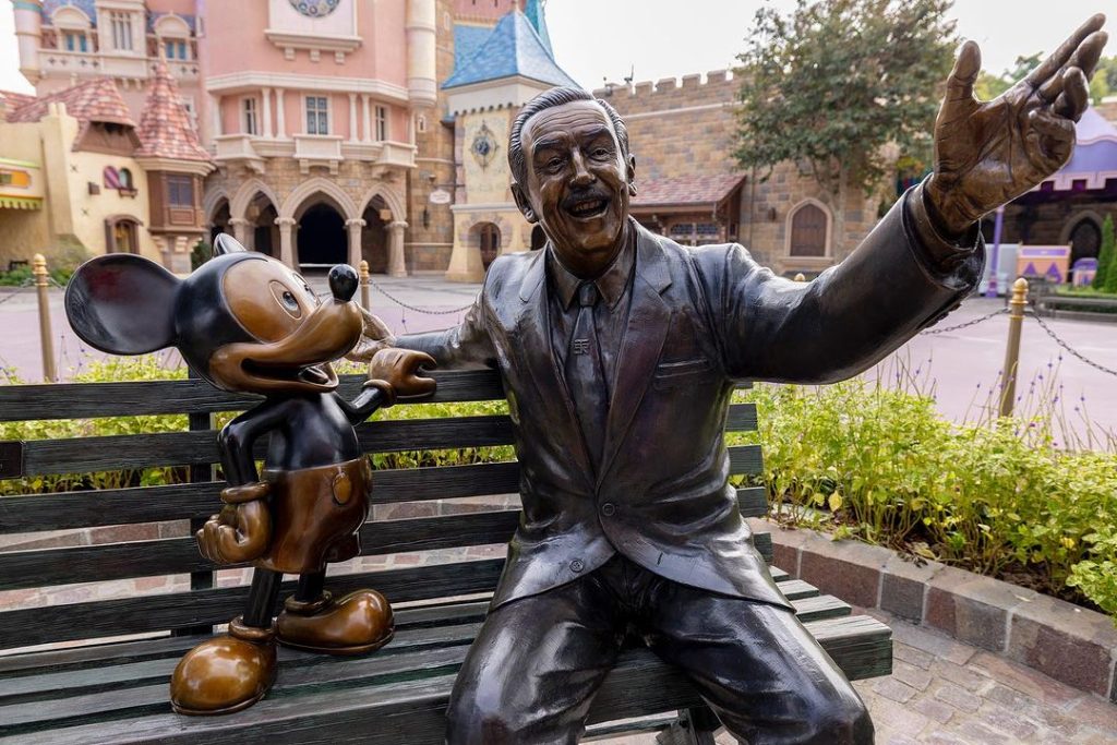 Dream Makers Statue - Hong Kong Disneyland