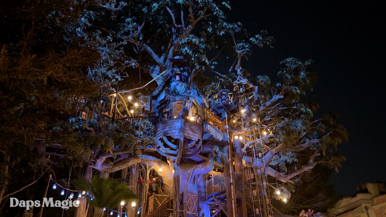 Check Out Disneyland’s Adventureland Treehouse at Night!