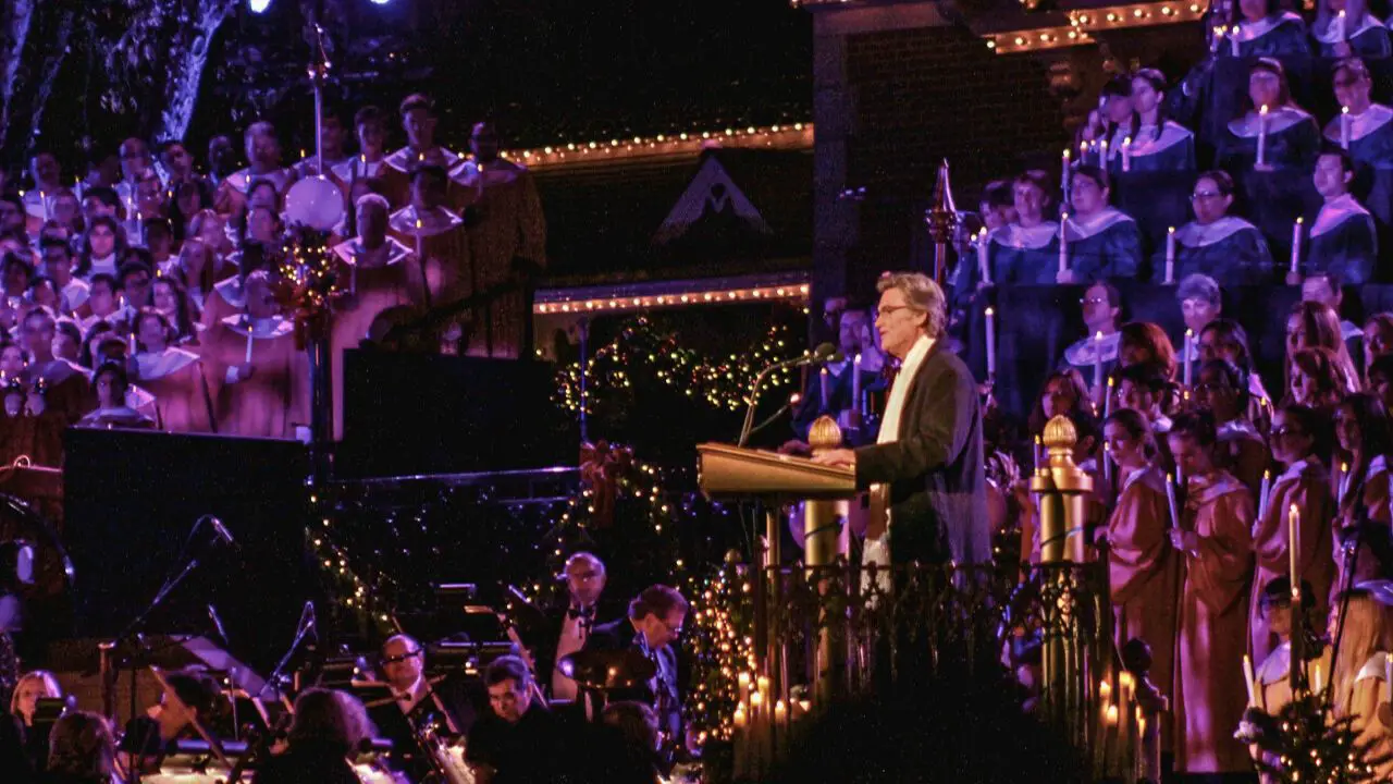 Kurt Russell Candlelight Processional 2013 Disneyland