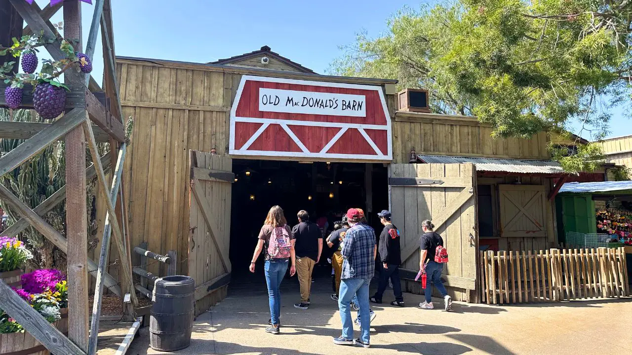 Old McDonald’s Farm Gives Glimpse of What It’s Like to Live on the Farm at Knott’s Boysenberry Festival