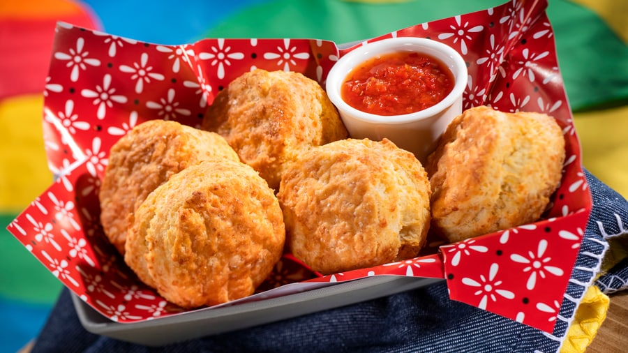 Geek Eats: Cheddar Biscuit Recipe from Roundup Rodeo BBQ at Disney's Hollywood Studios