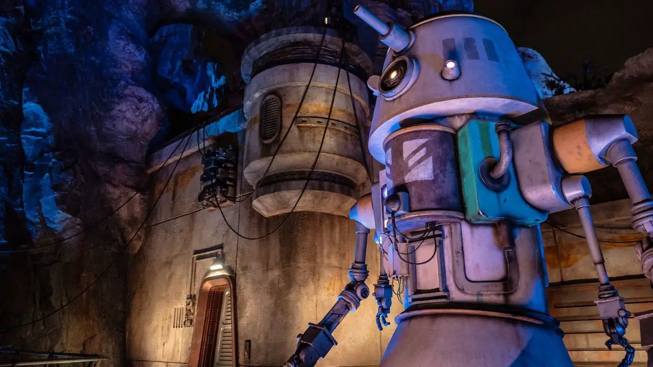 R1 Series Astromech Droid Joins ‘Fire of the Rising Moons’ in Star Wars: Galaxy’s Edge at Disneyland