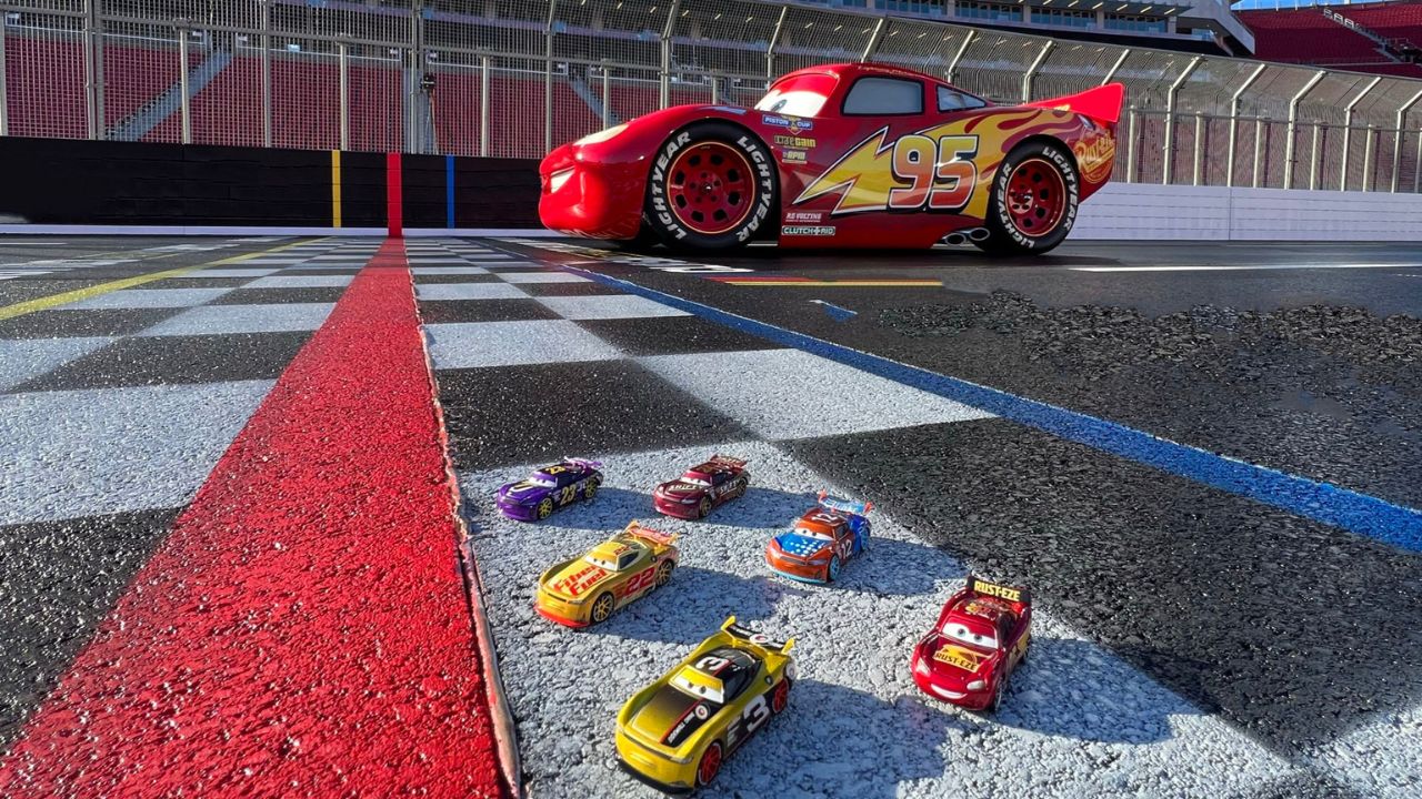 Pixar and NASCAR have collaborated on some new racers included with the Lane Change Race Playset!