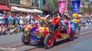 D23 Day at Disneyland Resort Honors Disney Legends with Cavalcade and 23 Disney Characters