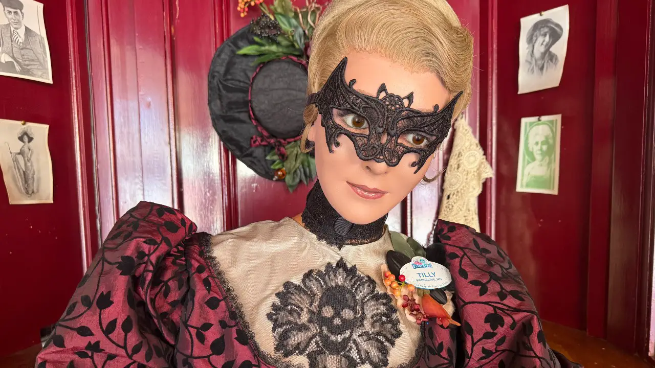 Tilly at Main Street Cinema Debuts New Halloween Outfit at Disneyland