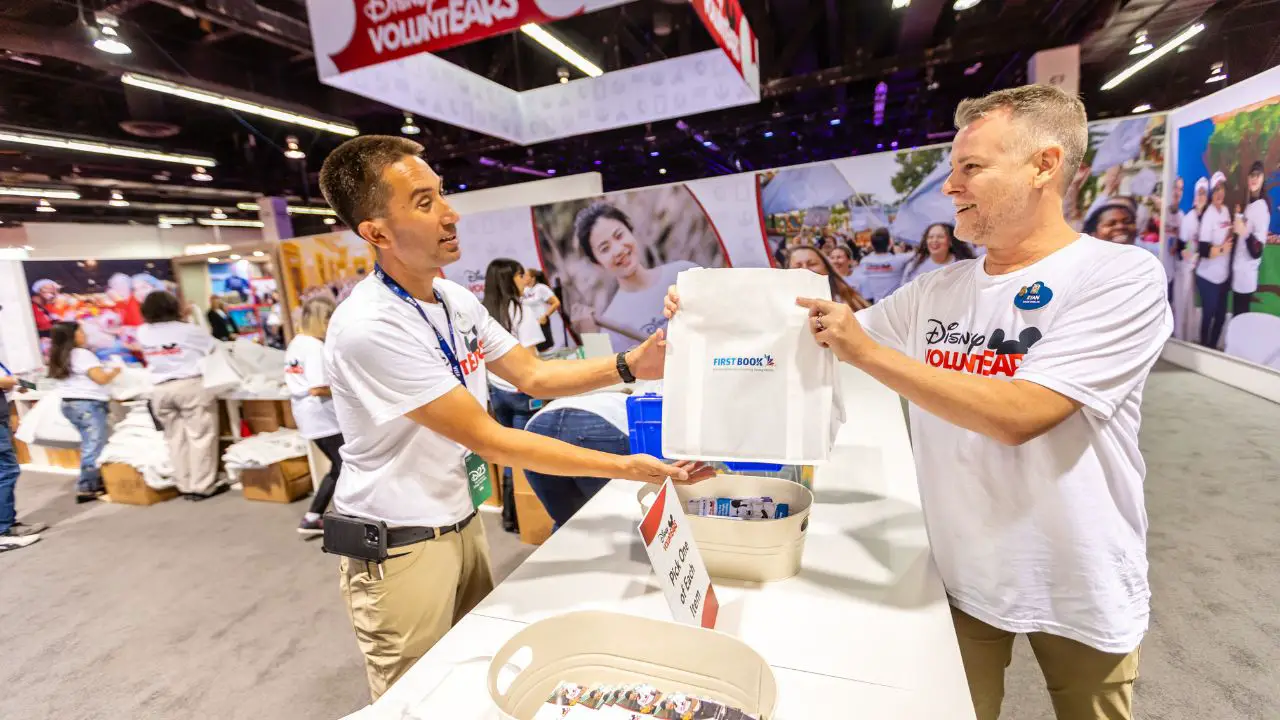 Empowering Young Readers: Disney Author, Honorary Disney VoluntEARS Assemble Nearly 7,000 Reading Kits for Kids