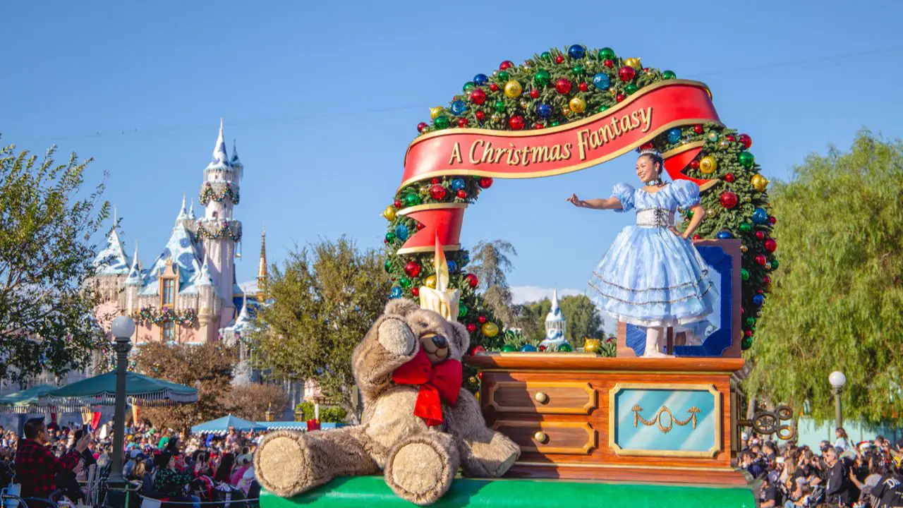 VIDEO/PHOTOS: A Christmas Fantasy Parade Returns With Holiday Cheer