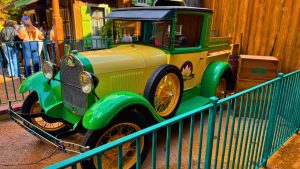 Tiana’s Foods Truck Unveiled at Disneyland in Bayou Country