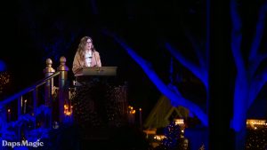 Kathryn Hahn Enchants as Narrator of Disneyland’s Candlelight Processional