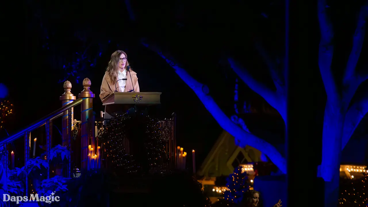 Kathryn Hahn Enchants as Narrator of Disneyland’s Candlelight Processional