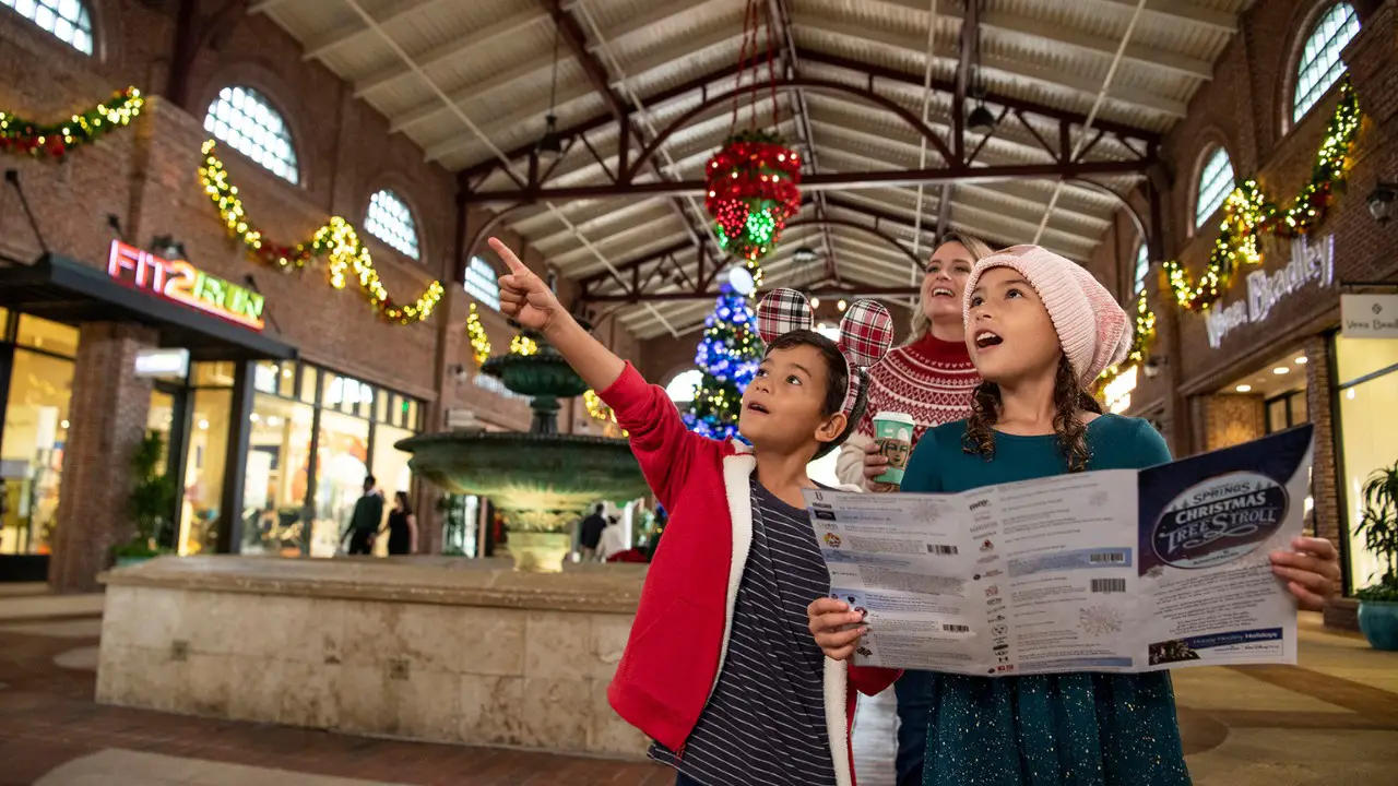 10 Things to Do at Disney Parks for Under $10 During the Holidays