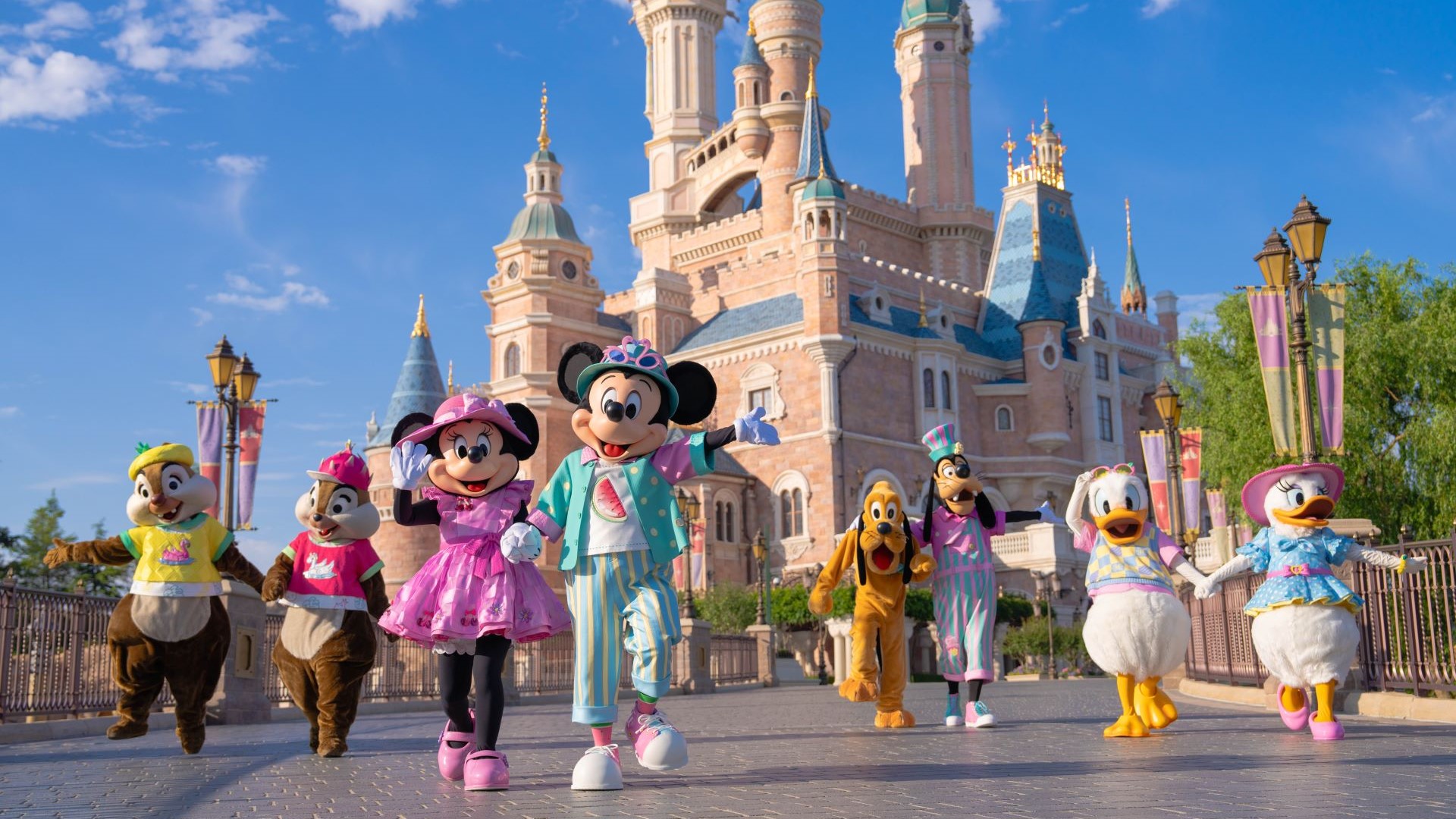Shanghai Disney Resort Celebrates Summer!