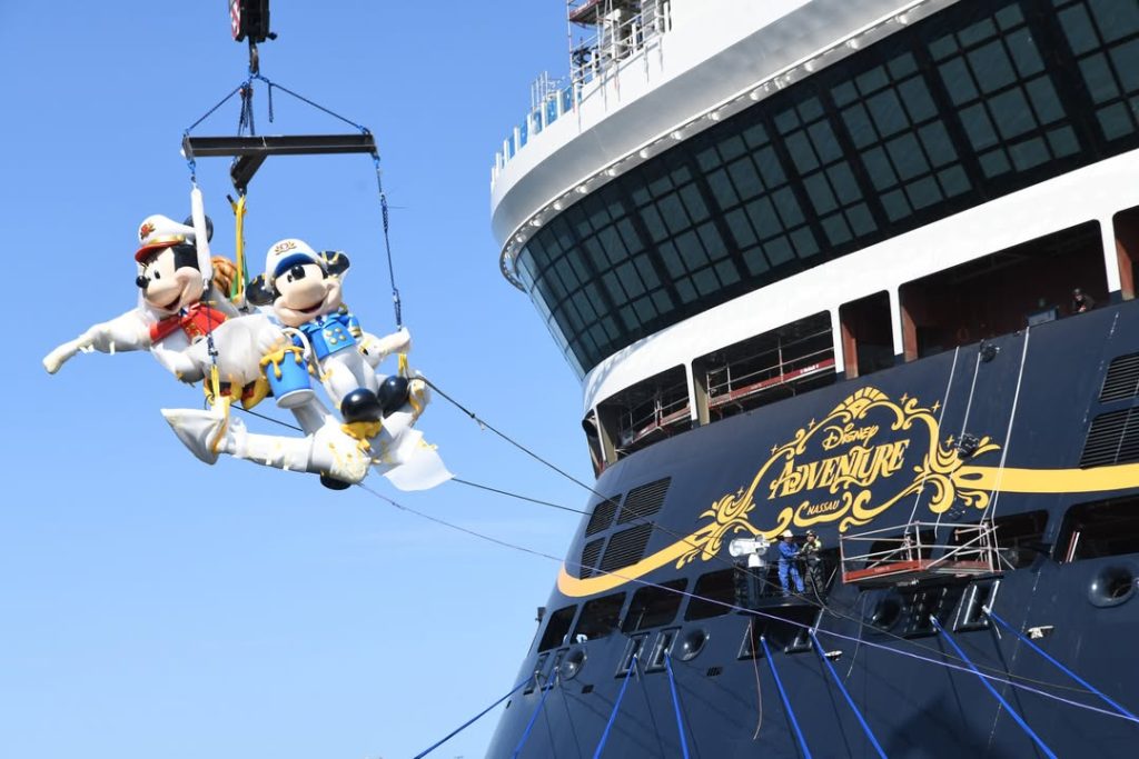 Disney Adventure Mickey Mouse and Minnie Mouse Sculpture