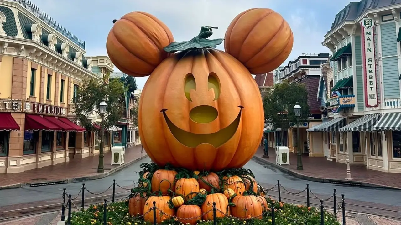 Mickey Mouse Jack-O-Lantern Returns to Disneyland Ahead of Halloween Time