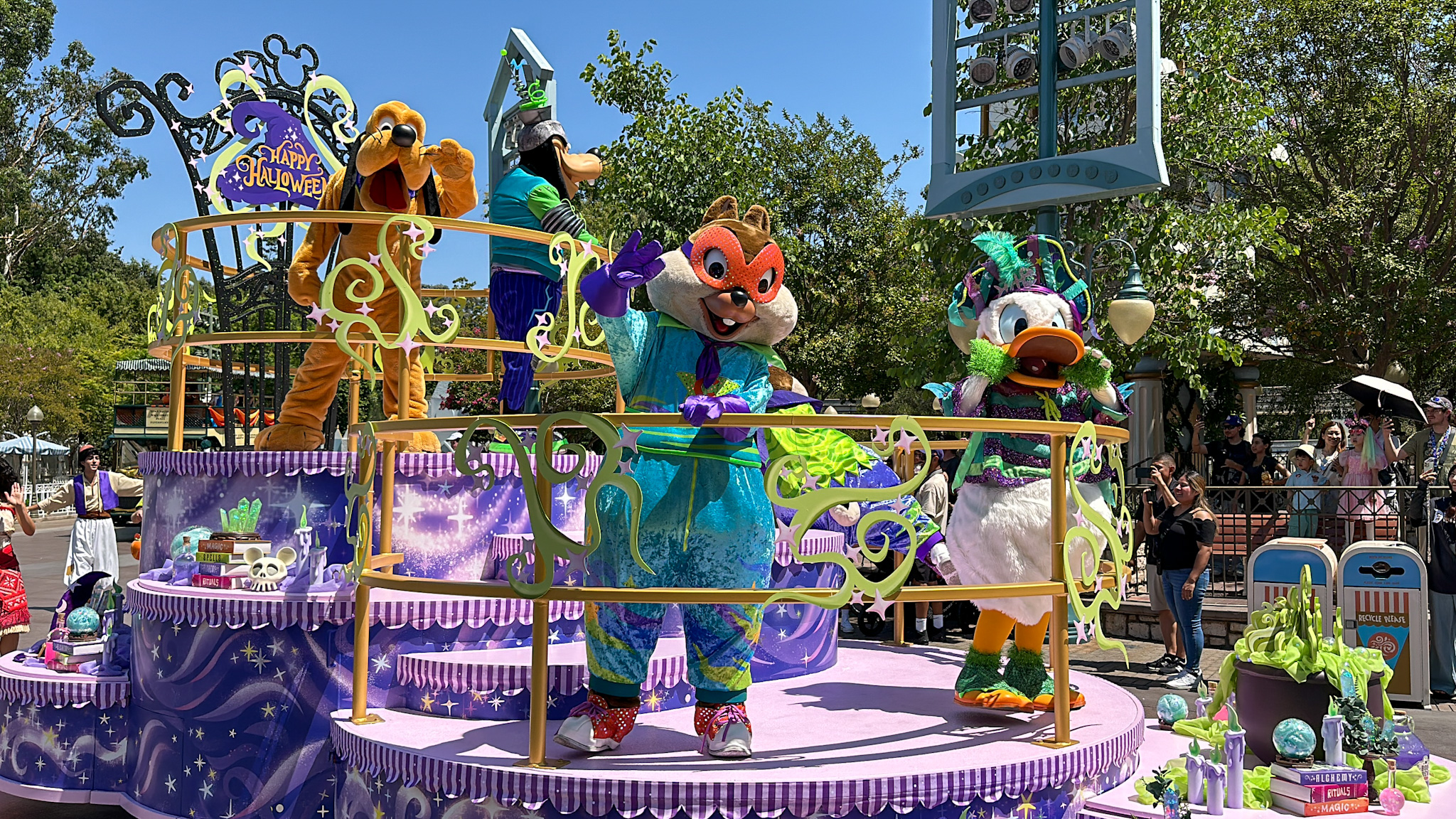 Mickey & Friends Halloween Cavalcade Returns to Disneyland for Halloween Time Festivities