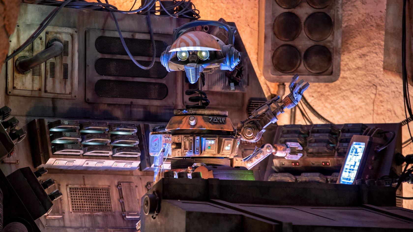 Oga’s Cantina at Disneyland’s Star Wars: Galaxy’s Edge Ending Reservations