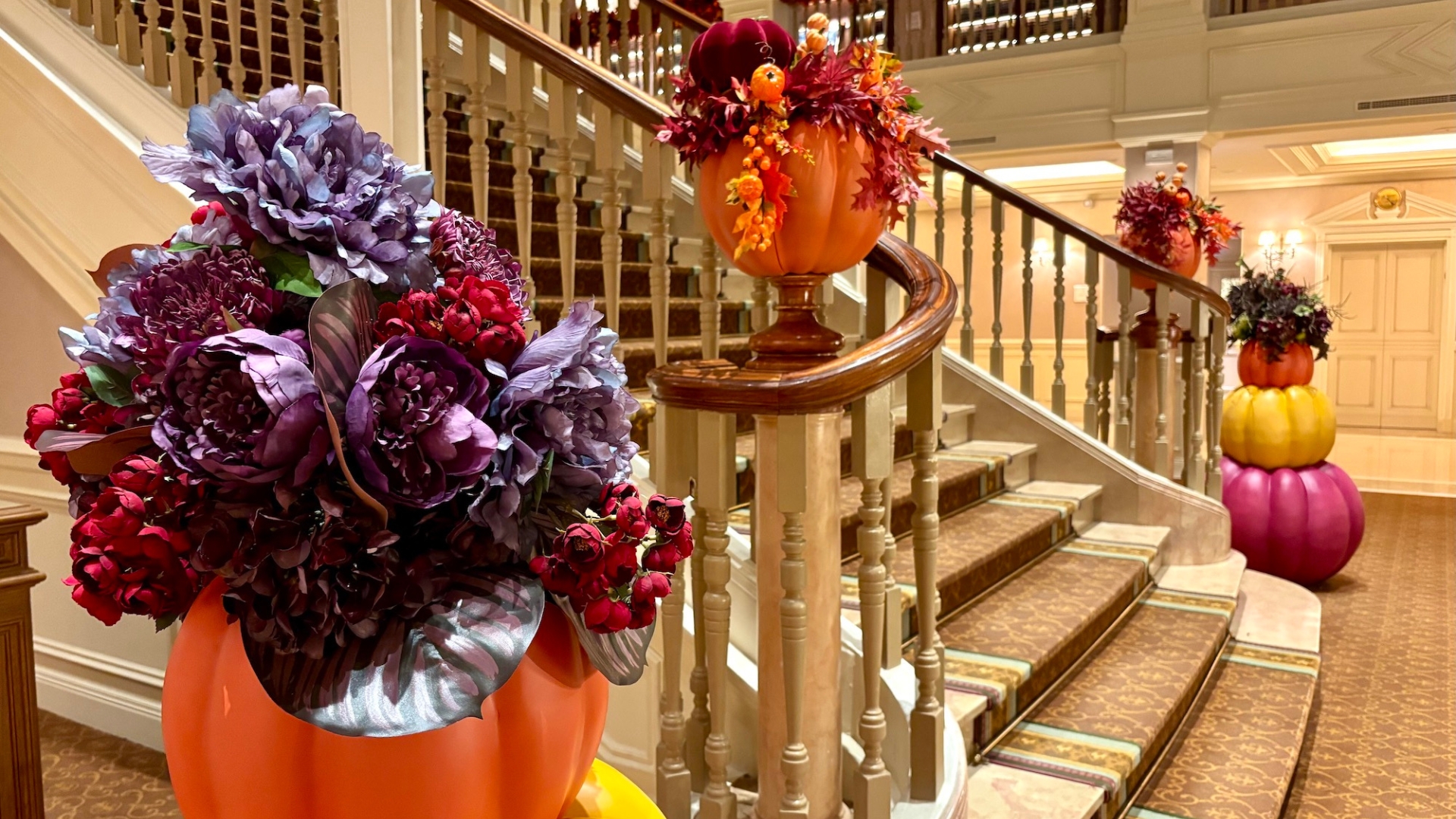 Disneyland Paris Disneyland Hotel Autumn Decorations
