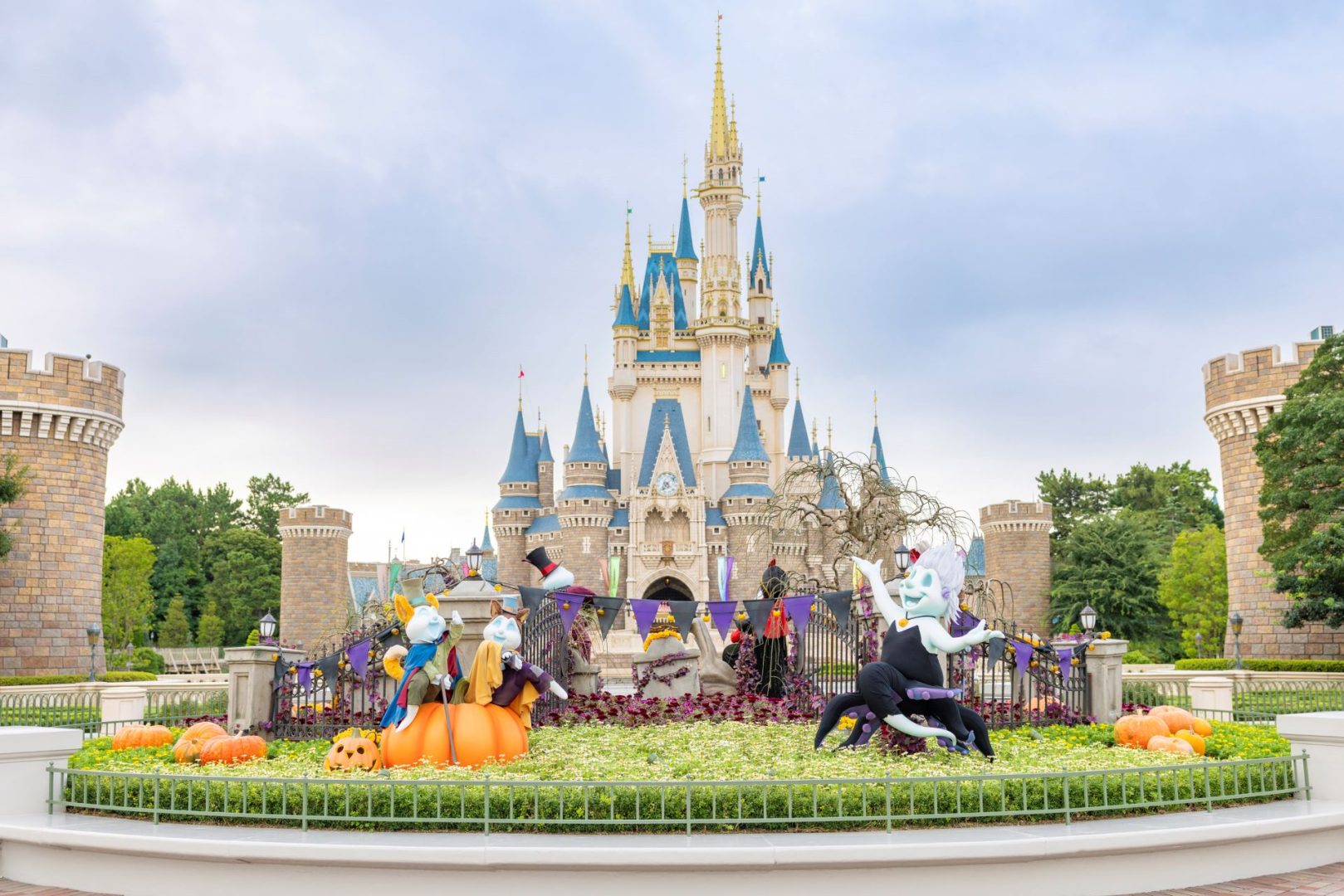 Halloween Decor at Tokyo Disneyland