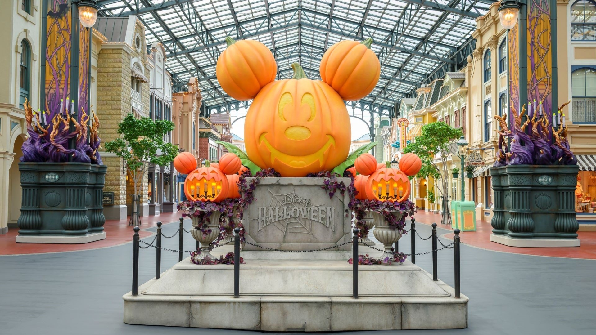 Halloween Arrives at Tokyo Disney Resort