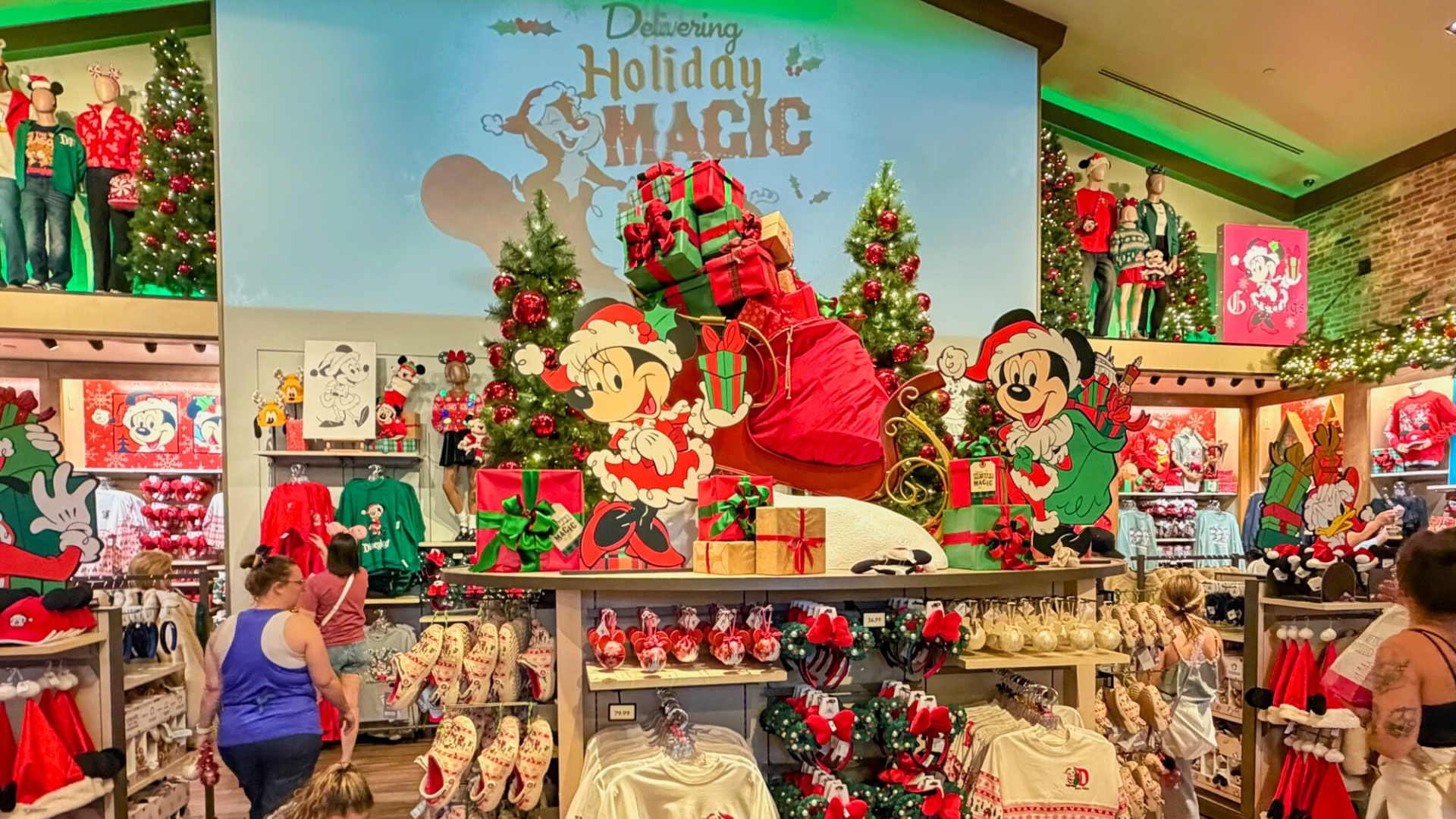 Christmas Merchandise Arrives at Disneyland Resort