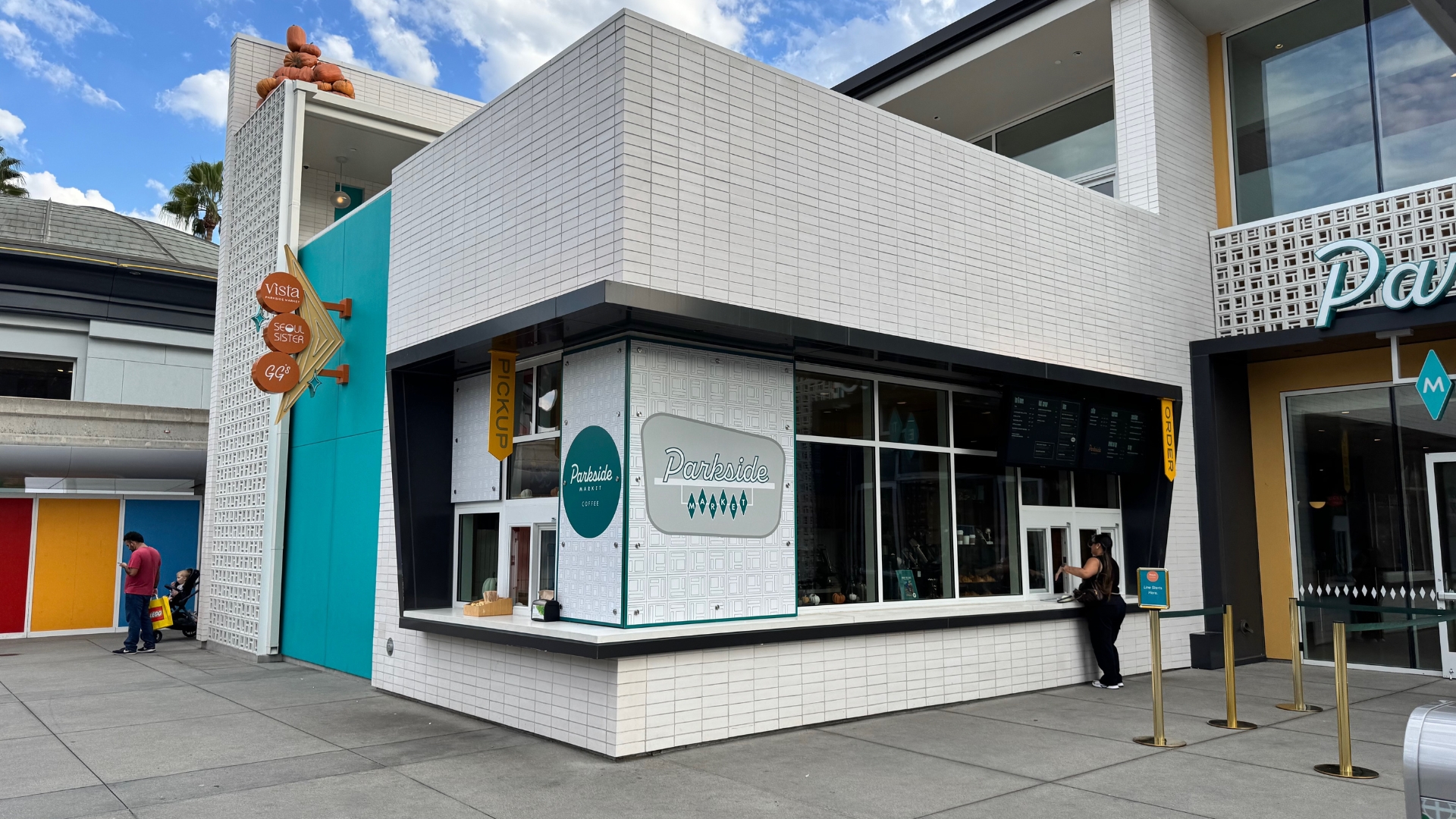 Parkside Market Replaces Sip & Sonder at Downtown Disney District