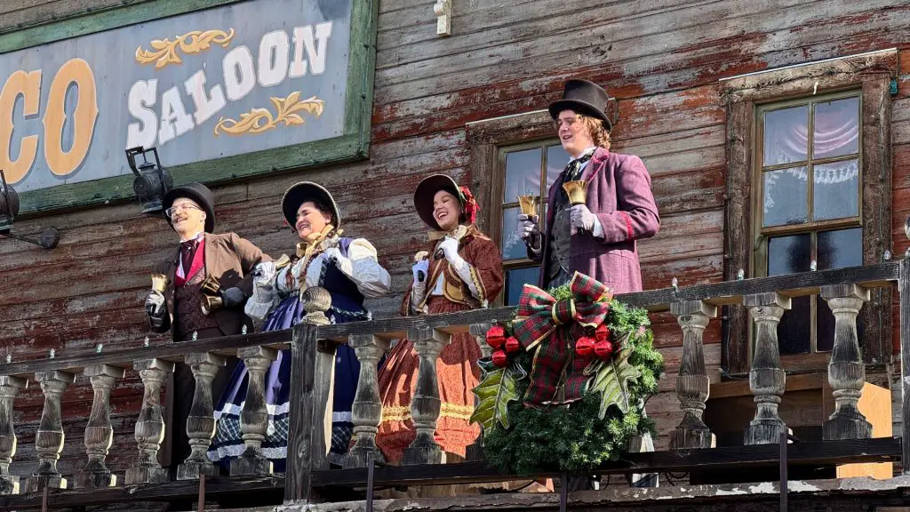 Calico Carolers - Knott's Merry Farm - Knott's Berry Farm