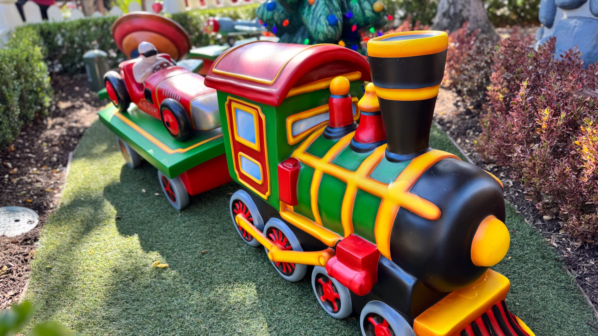 Holidays Arrive at Mickey’s Toontown with new Decorations