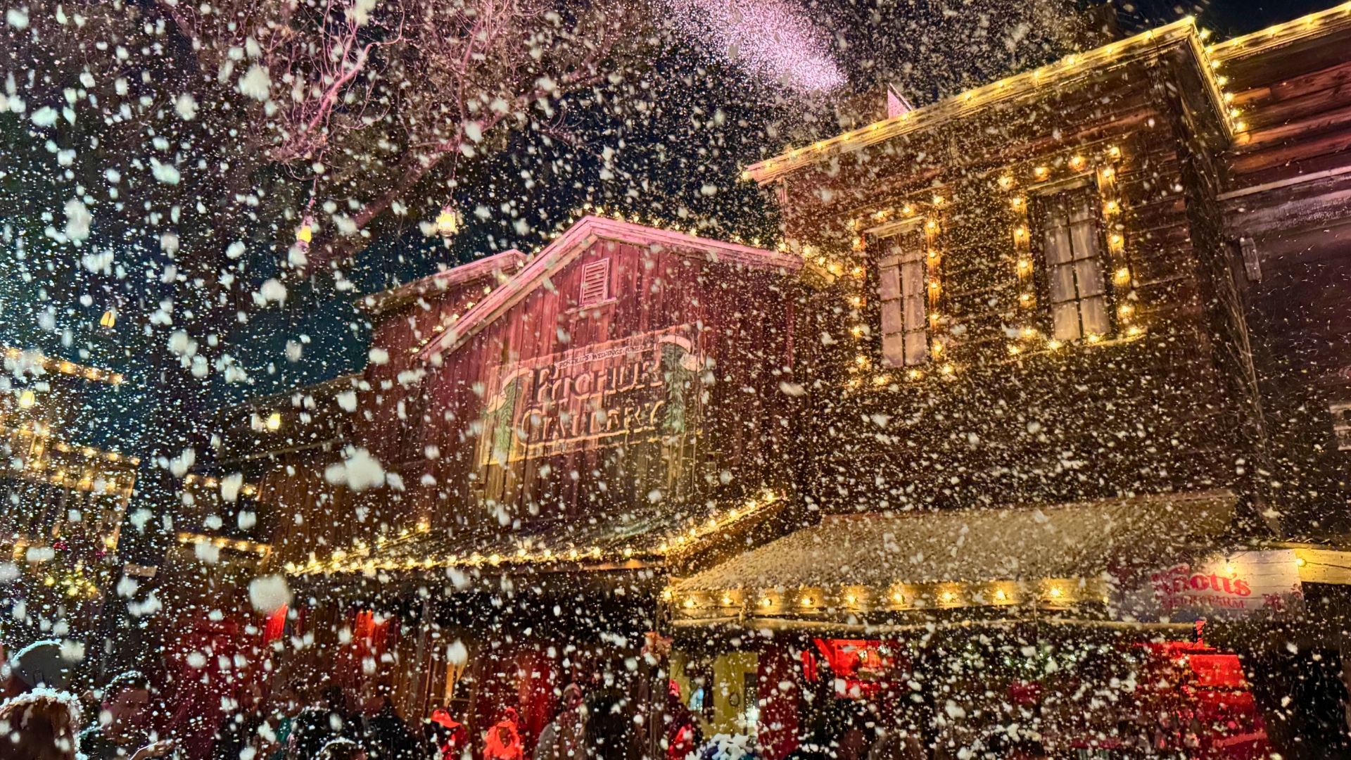 Snow & Glow Knott's Merry Farm