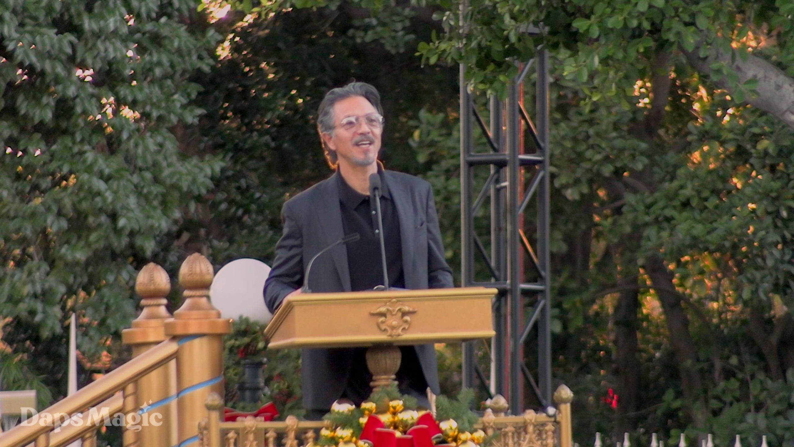 Benjamin Bratt Revealed as Candlelight Processional Narrator at Disneyland