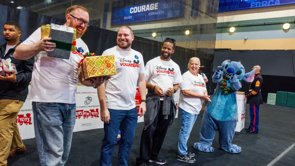 Walt Disney World Disney VoluntEARS Disney Ultimate Toy Drive