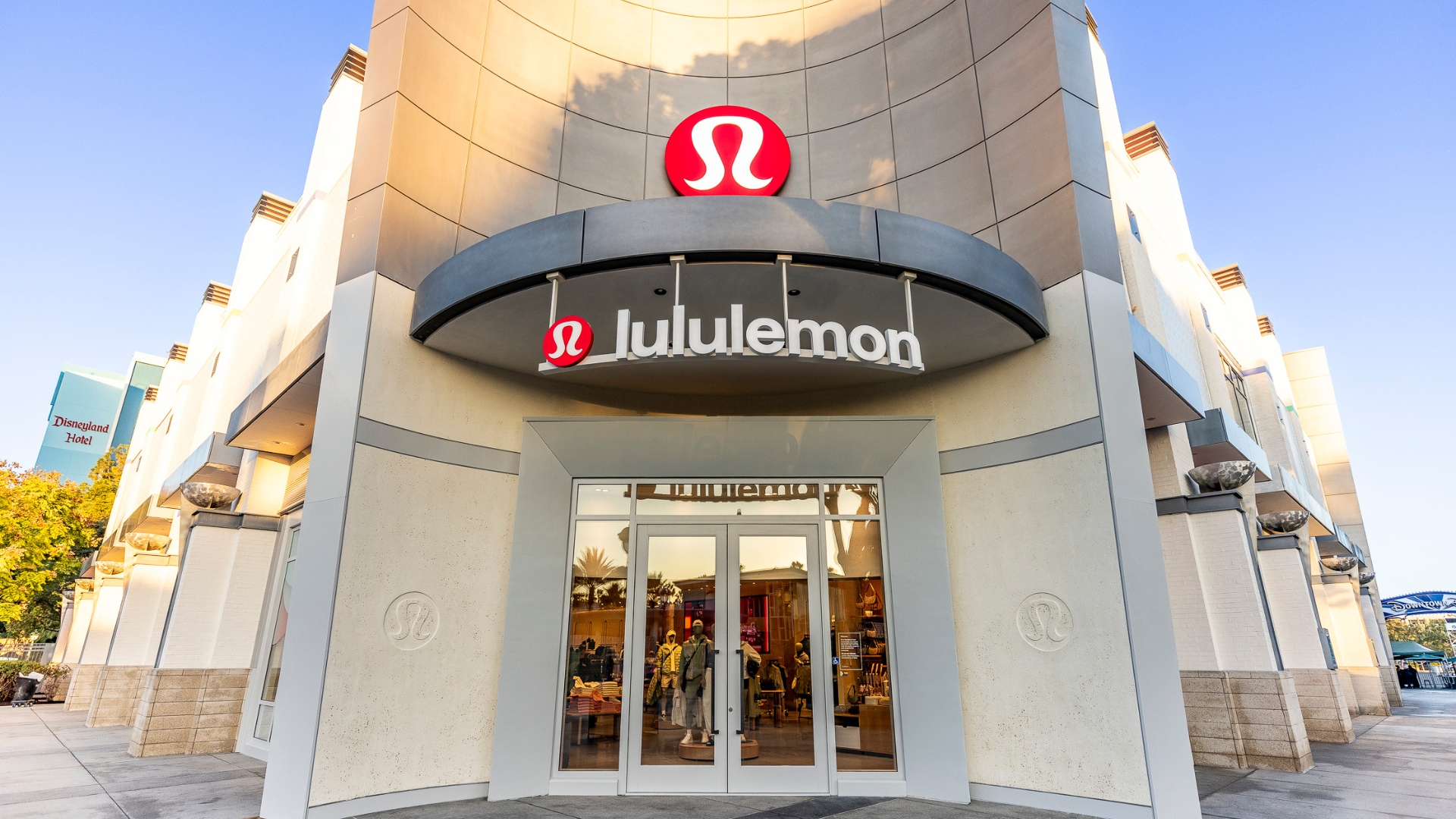 lululemon Opens New Store in Downtown Disney District