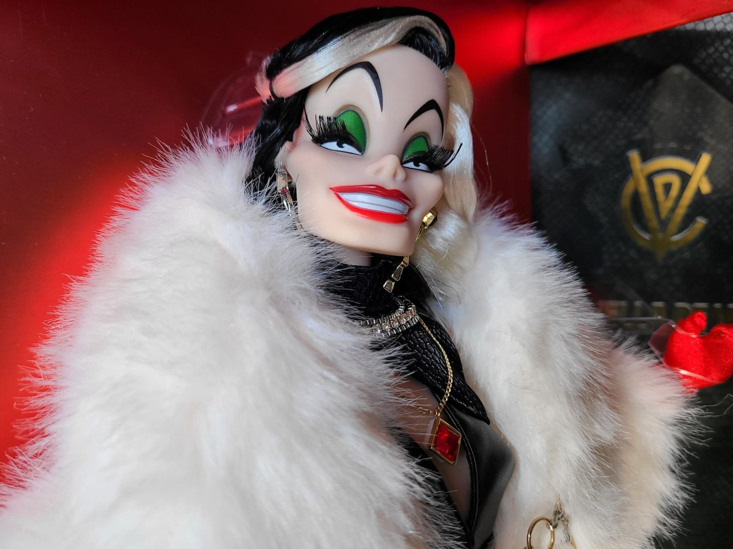 Disney Store Limited Edition Cruella de Vil Doll