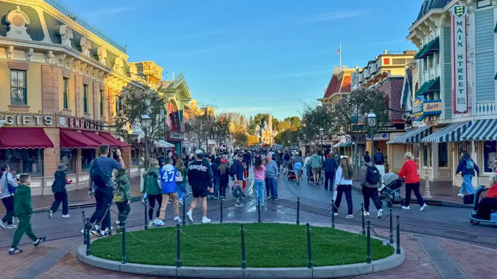 Disneyland Without Christmas Tree