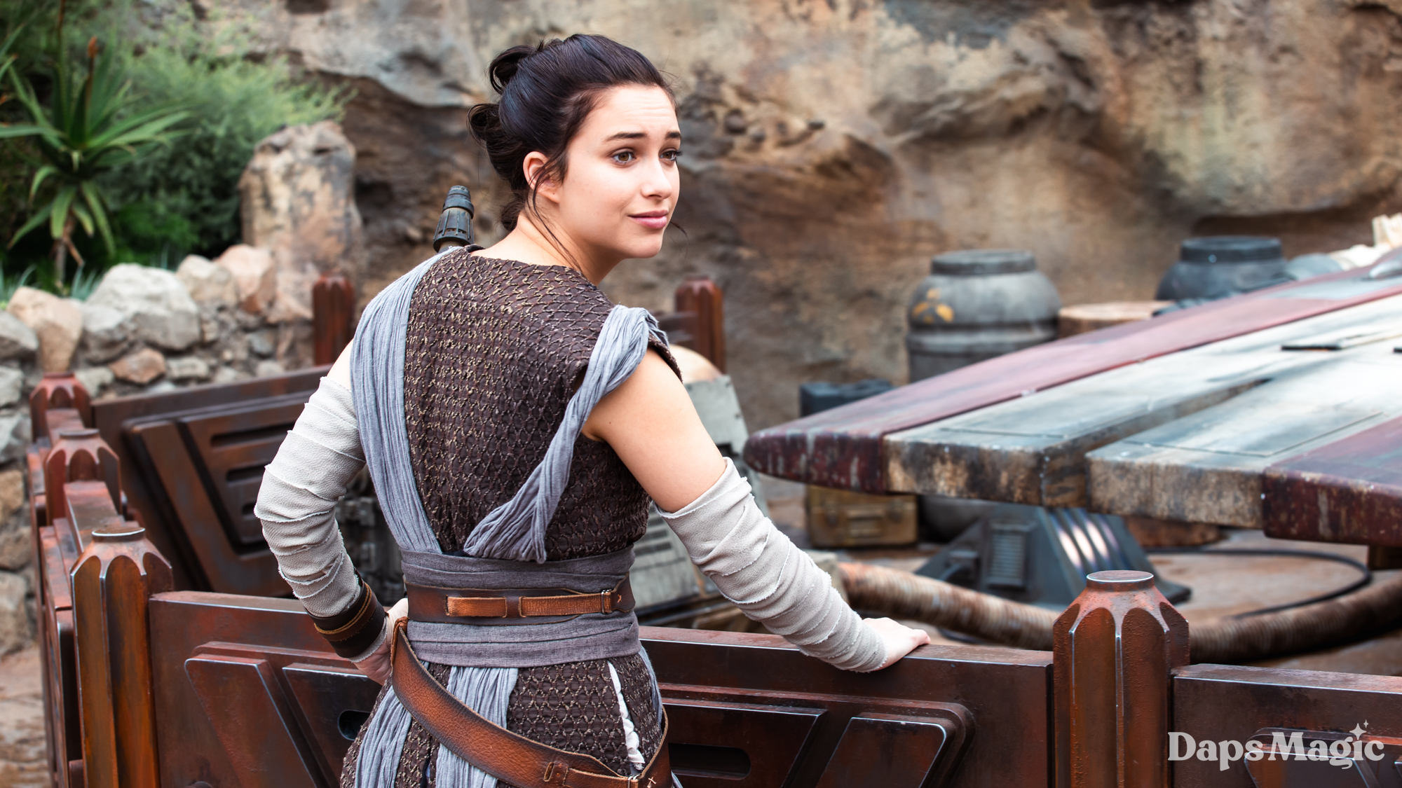Rey - Star Wars: Galaxy's Edge - Disneyland