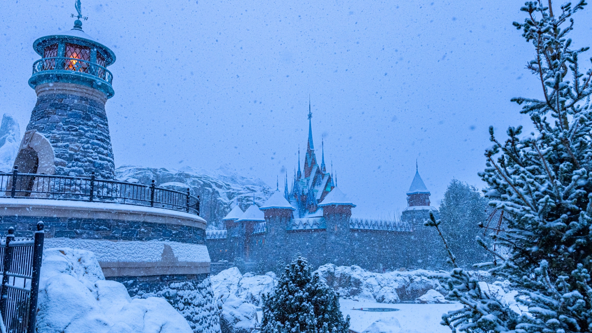 Snow Falls on World of Frozen at Disneyland Paris